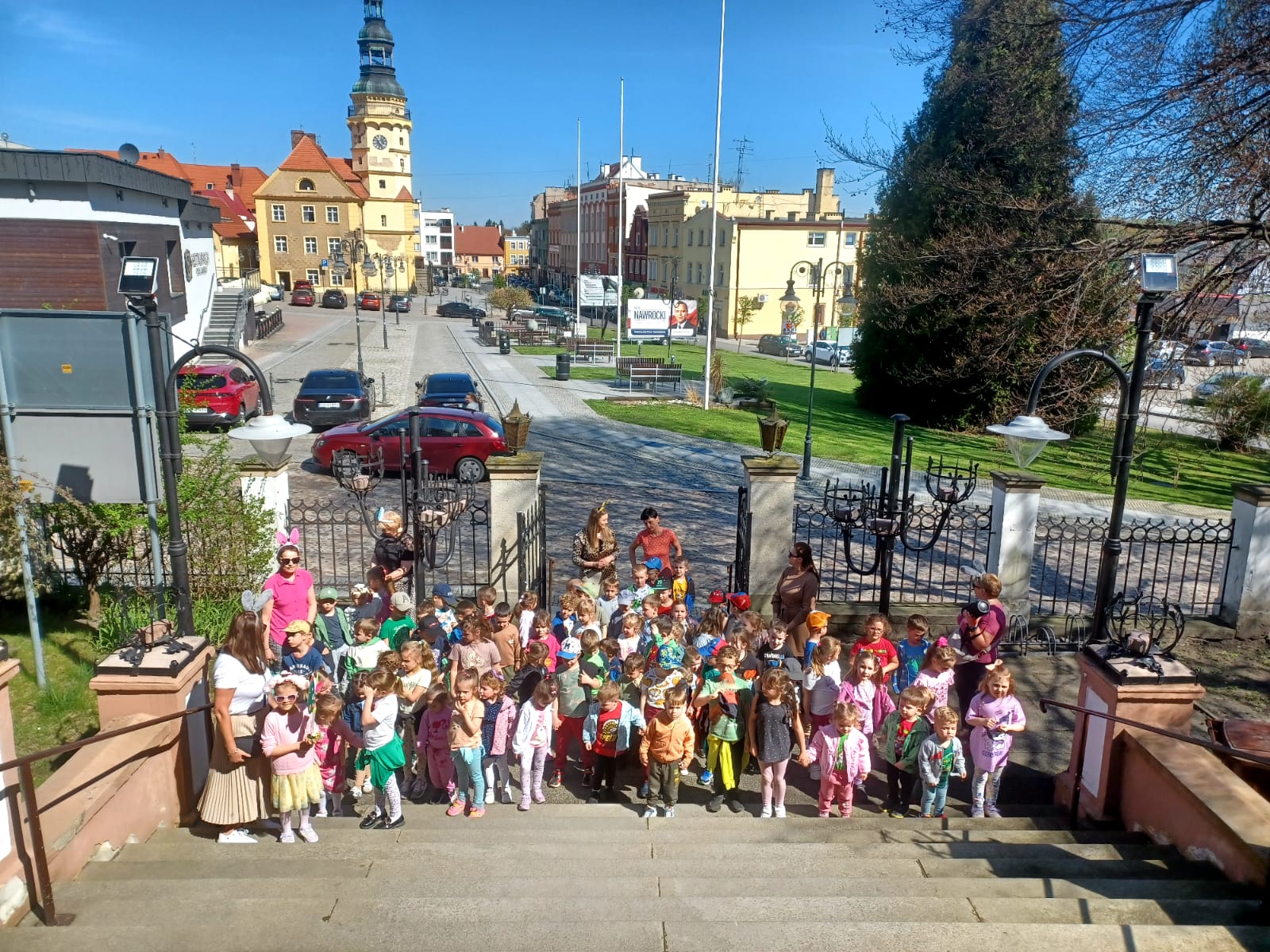 Read more about the article Zabezpieczone: Korowód z Wielkanocnym Zajączkiem