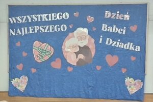 Read more about the article Zabezpieczone: Dzień Babci i Dziadka PUCHATKI i SMERFY