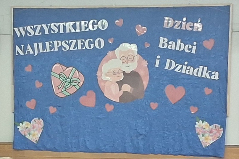 Read more about the article Zabezpieczone: Dzień Babci i Dziadka PUCHATKI i SMERFY